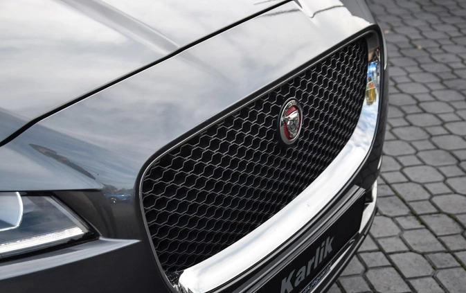 Jaguar F-Pace cena 119000 przebieg: 122588, rok produkcji 2018 z Skwierzyna małe 191
